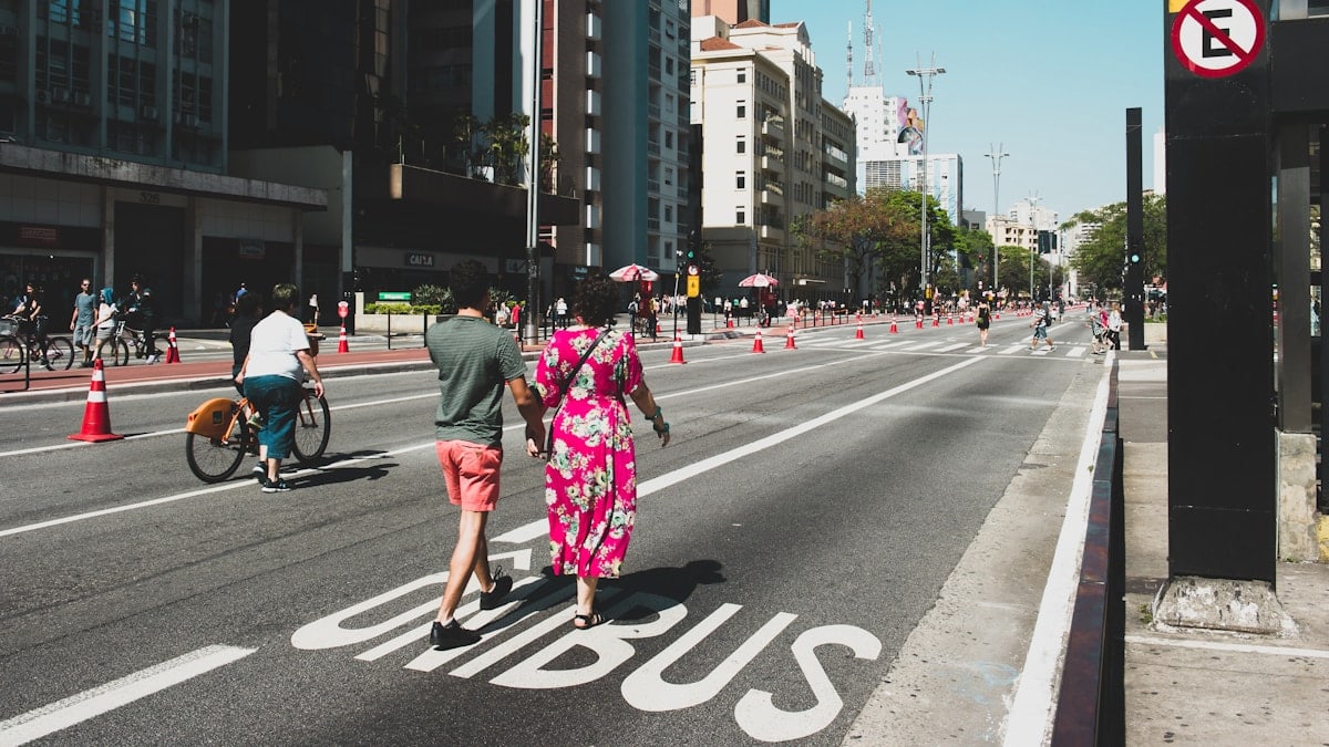 Sundays, Sao Paulo gets relaxed and full of beautiful people. Paulista Ave, one of the most liveliest avenues in the town, becomes, peaceful and full of people living their life, an utopic life.
